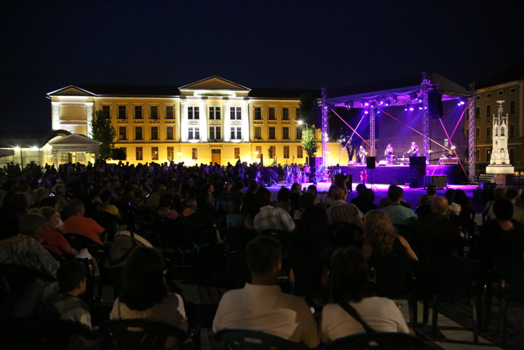 Read more about the article Alba Iulia Music & Film Festival se întoarce  cu o ediție spectaculoasă