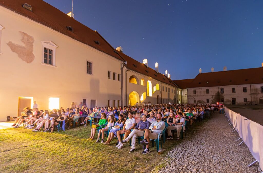 Read more about the article Trei zile de cinema în Cetate: Alba Iulia Music & Film Festival anunță programul de filme al celei de-a XIV-a ediții